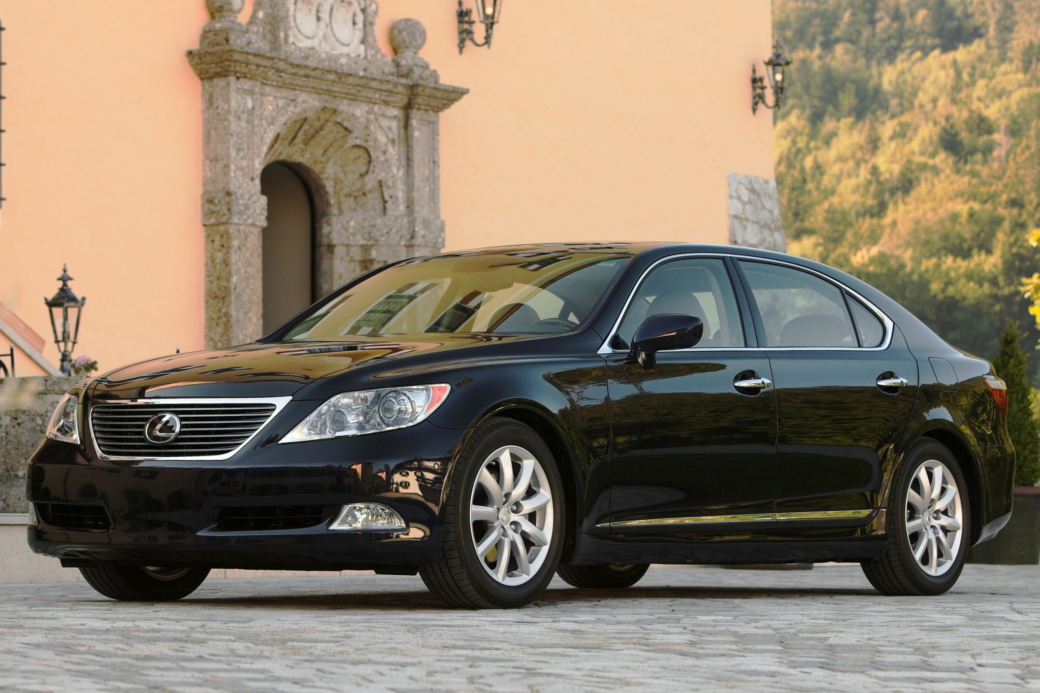 2007 Lexus LS 460 VINs, Configurations, MSRP & Specs AutoDetective